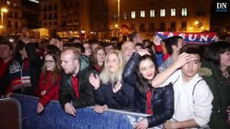La afición de Osasuna celebra en Pamplona el ascenso