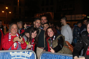 La afición y los jugadores de Osasuna celebran el ascenso a Primera División en la Plaza del Castillo de Pamplona.