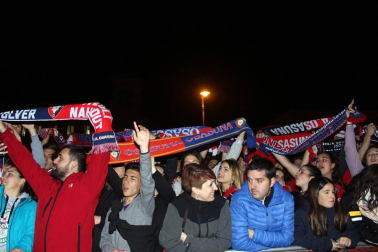 La afición y los jugadores de Osasuna celebran el ascenso a Primera División en la Plaza del Castillo de Pamplona.