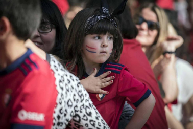 La plantilla, el cuerpo técnico y la directiva del C.A. Osasuna celebró en la sede del Gobierno de Navarra y en el Ayutamiento de Pamplona el ascenso a Primera División.