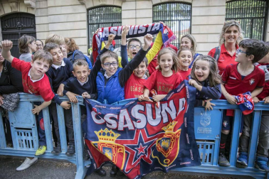 La plantilla, el cuerpo técnico y la directiva del C.A. Osasuna celebró en la sede del Gobierno de Navarra y en el Ayutamiento de Pamplona el ascenso a Primera División.