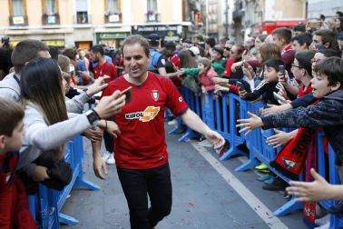 La plantilla, el cuerpo técnico y la directiva del C.A. Osasuna celebró en la sede del Gobierno de Navarra y en el Ayutamiento de Pamplona el ascenso a Primera División.