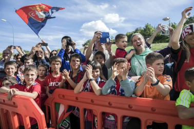 La plantilla, el cuerpo técnico y la directiva del C.A. Osasuna celebró en la sede del Gobierno de Navarra y en el Ayutamiento de Pamplona el ascenso a Primera División.