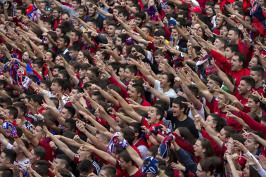La plantilla, el cuerpo técnico y la directiva del C.A. Osasuna celebró en la sede del Gobierno de Navarra y en el Ayutamiento de Pamplona el ascenso a Primera División.