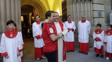 La plantilla, el cuerpo técnico y la directiva del C.A. Osasuna celebró en la sede del Gobierno de Navarra y en el Ayutamiento de Pamplona el ascenso a Primera División.