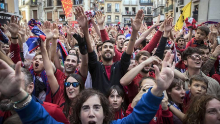 La plantilla, el cuerpo técnico y la directiva del C.A. Osasuna celebró en la sede del Gobierno de Navarra y en el Ayutamiento de Pamplona el ascenso a Primera División.