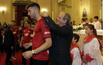 La plantilla, el cuerpo técnico y la directiva del C.A. Osasuna celebró en la sede del Gobierno de Navarra y en el Ayutamiento de Pamplona el ascenso a Primera División.