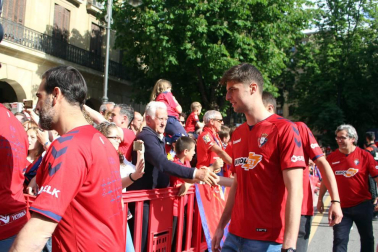La plantilla, el cuerpo técnico y la directiva del C.A. Osasuna celebró en la sede del Gobierno de Navarra y en el Ayutamiento de Pamplona el ascenso a Primera División.
