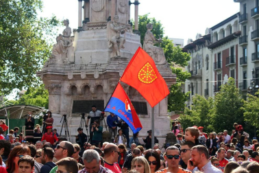 La plantilla, el cuerpo técnico y la directiva del C.A. Osasuna celebró en la sede del Gobierno de Navarra y en el Ayutamiento de Pamplona el ascenso a Primera División.
