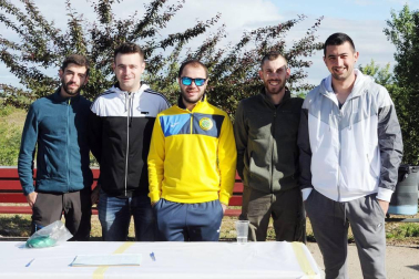 El sábado 18 de mayo se celebró en Caparroso un día dedicado a los usos y costumbres de antaño. Por la mañana, un encierro trashumante y una degustación de espárragos fueron los actos principales. Tras la comida y el concurso de menestras, la tarde dio paso a diferentes actividades, como concierto, teatro, magia o danzas.