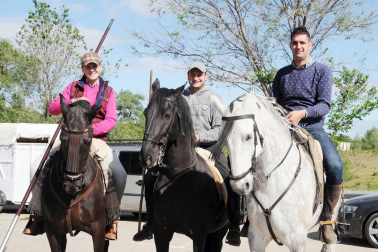 El sábado 18 de mayo se celebró en Caparroso un día dedicado a los usos y costumbres de antaño. Por la mañana, un encierro trashumante y una degustación de espárragos fueron los actos principales. Tras la comida y el concurso de menestras, la tarde dio paso a diferentes actividades, como concierto, teatro, magia o danzas.