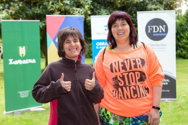 Más de 70 personas se acercaron al club C.D. Larraina para sumar kilómetros en un evento de zumba enmarcado dentro de la iniciativa 'Reto solidario' organizada por Fundación Diario de Navarra y Obra Social “la Caixa”. Esta actividad fue promocionada por la Asociación de Entidades Deportivas y de Ocio de Navarra (AEDONA) y sus 11 clubes, que colaboran en este reto con un ambicioso objetivo: lograr 200.000 km en ocho semanas.
