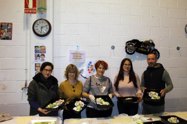 La Asociación P.I.C.A. Navarra (para la protección a la infancia contra el abuso) organizó en su sede de Arre un nuevo encuentro dirigido a los más pequeños, con juegos tradicionales, merendola y curso de cocina txiki. Una forma de dar visibilidad al trabajo voluntario de este colectivo, que actúa tanto desde el acompañamiento al menor como desde la prevención a través de charlas y encuentros.