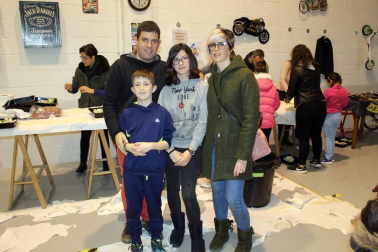La Asociación P.I.C.A. Navarra (para la protección a la infancia contra el abuso) organizó en su sede de Arre un nuevo encuentro dirigido a los más pequeños, con juegos tradicionales, merendola y curso de cocina txiki. Una forma de dar visibilidad al trabajo voluntario de este colectivo, que actúa tanto desde el acompañamiento al menor como desde la prevención a través de charlas y encuentros.