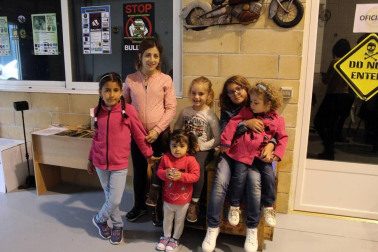 La Asociación P.I.C.A. Navarra (para la protección a la infancia contra el abuso) organizó en su sede de Arre un nuevo encuentro dirigido a los más pequeños, con juegos tradicionales, merendola y curso de cocina txiki. Una forma de dar visibilidad al trabajo voluntario de este colectivo, que actúa tanto desde el acompañamiento al menor como desde la prevención a través de charlas y encuentros.