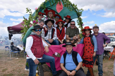 Uno de los actos más populares y concurridos de la fiesta de la Primavera en Cascante es la tradicional romería a La Cruceta. Hasta allí se desplazaron las cuadrillas, para disfrutar de un día de campo y compartir una buena mesa. Más de dos mil personas compartieron este día de encuentro entre vecinos, familiares y amigos.