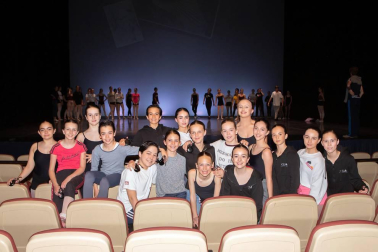 El jueves 16 y el viernes 17, con el cartel de entradas agotadas en ambas sesiones, se celebró en el Auditorio de Barañáin la gala de fin de curso de la Escuela de Danza de Navarra. Una muestra del trabajo que los alumnos de este centro han realizado a lo largo del año en las diferentes especialidades: clásica, española, contemporánea y flamenco.