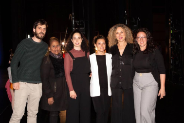 El jueves 16 y el viernes 17, con el cartel de entradas agotadas en ambas sesiones, se celebró en el Auditorio de Barañáin la gala de fin de curso de la Escuela de Danza de Navarra. Una muestra del trabajo que los alumnos de este centro han realizado a lo largo del año en las diferentes especialidades: clásica, española, contemporánea y flamenco.