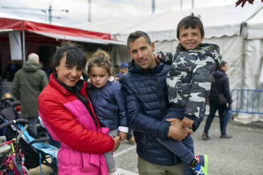 Es uno de los barrios más jóvenes de la Comarca de Pamplona, pero ello no les impide organizarse para disfrutar de sus propios festejos, con la colaboración de los ayuntamientos de Pamplona, Burlada y valle de Egués. A pesar de las inclemencias meteorológicas, los vecinos sacaron el máximo provecho a la programación.