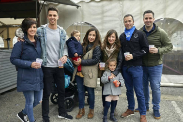 Es uno de los barrios más jóvenes de la Comarca de Pamplona, pero ello no les impide organizarse para disfrutar de sus propios festejos, con la colaboración de los ayuntamientos de Pamplona, Burlada y valle de Egués. A pesar de las inclemencias meteorológicas, los vecinos sacaron el máximo provecho a la programación.