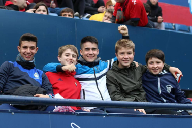 Fotos del búscate en la grada del Osasuna - Unión Deportiva Las Palmas