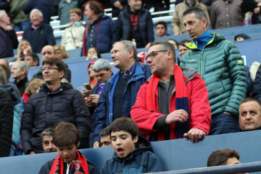 Fotos del búscate en la grada del Osasuna - Unión Deportiva Las Palmas