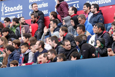 Fotos del búscate en la grada del Osasuna - Unión Deportiva Las Palmas