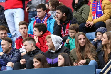 Fotos del búscate en la grada del Osasuna - Unión Deportiva Las Palmas