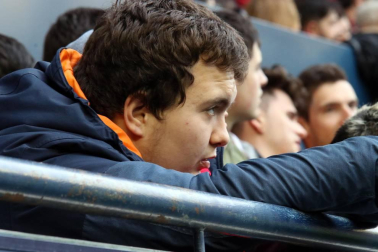 Fotos del búscate en la grada del Osasuna - Unión Deportiva Las Palmas
