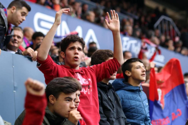 Fotos del búscate en la grada del Osasuna - Unión Deportiva Las Palmas