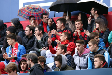 Fotos del búscate en la grada del Osasuna - Unión Deportiva Las Palmas