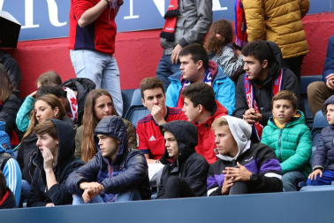 Fotos del búscate en la grada del Osasuna - Unión Deportiva Las Palmas