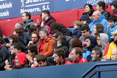 Fotos del búscate en la grada del Osasuna - Unión Deportiva Las Palmas