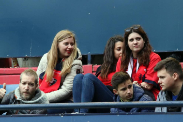 Fotos del búscate en la grada del Osasuna - Unión Deportiva Las Palmas