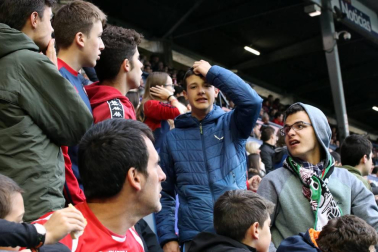 Fotos del búscate en la grada del Osasuna - Unión Deportiva Las Palmas