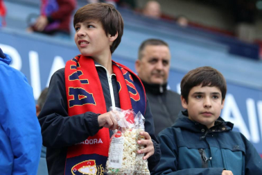Fotos del búscate en la grada del Osasuna - Unión Deportiva Las Palmas