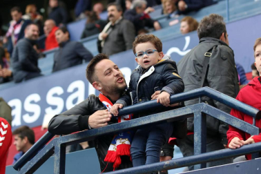 Fotos del búscate en la grada del Osasuna - Unión Deportiva Las Palmas