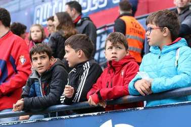Fotos del búscate en la grada del Osasuna - Unión Deportiva Las Palmas
