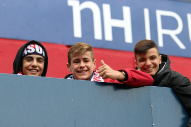 Fotos del búscate en la grada del Osasuna - Unión Deportiva Las Palmas