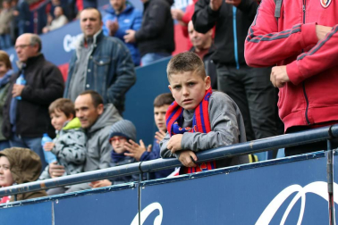 Fotos del búscate en la grada del Osasuna - Unión Deportiva Las Palmas