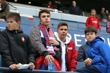 Fotos del búscate en la grada del Osasuna - Unión Deportiva Las Palmas