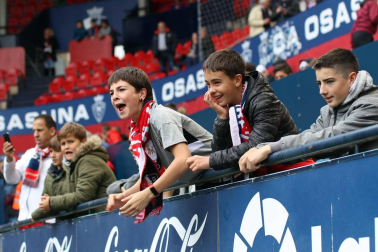Fotos del búscate en la grada del Osasuna - Unión Deportiva Las Palmas