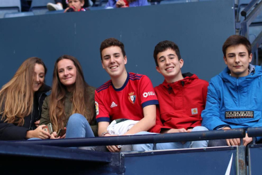 Fotos del búscate en la grada del Osasuna - Unión Deportiva Las Palmas