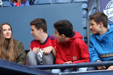 Fotos del búscate en la grada del Osasuna - Unión Deportiva Las Palmas