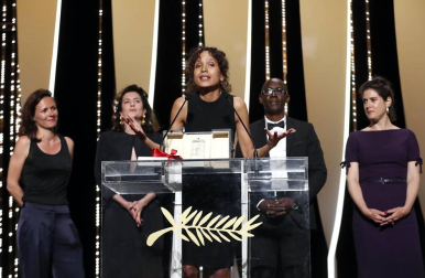Antonio Banderas ha recibido el premio a mejor actor por su papel en 'Dolor y gloria'. La Palma de Oro ha sido para Bong Joon-ho por 'Parasite'