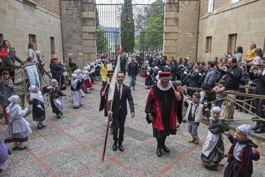 La corporación municipal subió casi al completo a la basílica en el que fue el último acto oficial de la legislatura