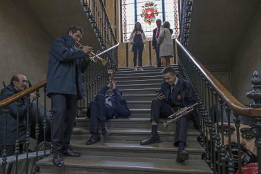 La corporación municipal subió casi al completo a la basílica en el que fue el último acto oficial de la legislatura