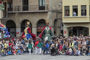 Los gigantes llenan las calles de Estella por las fiestas de la Virgen del Puy