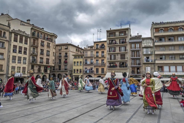 Los gigantes llenan las calles de Estella por las fiestas de la Virgen del Puy