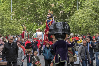 Los gigantes llenan las calles de Estella por las fiestas de la Virgen del Puy